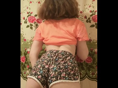 ❤️ Sexy jonk Babe deet hir Shorts op der Kamera of ❌ Russesch Porno bei eis ﹏