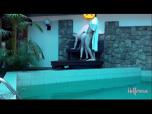❤️ Boss invitéiert Déngschtmeedchen an de Pool, mee konnt net engem waarm widderstoen ❌ Russesch Porno bei eis ﹏